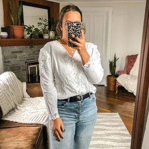 VINTAGE ORIENT PEARL | Women's Small White Floral Embroidered Long Sleeved Top